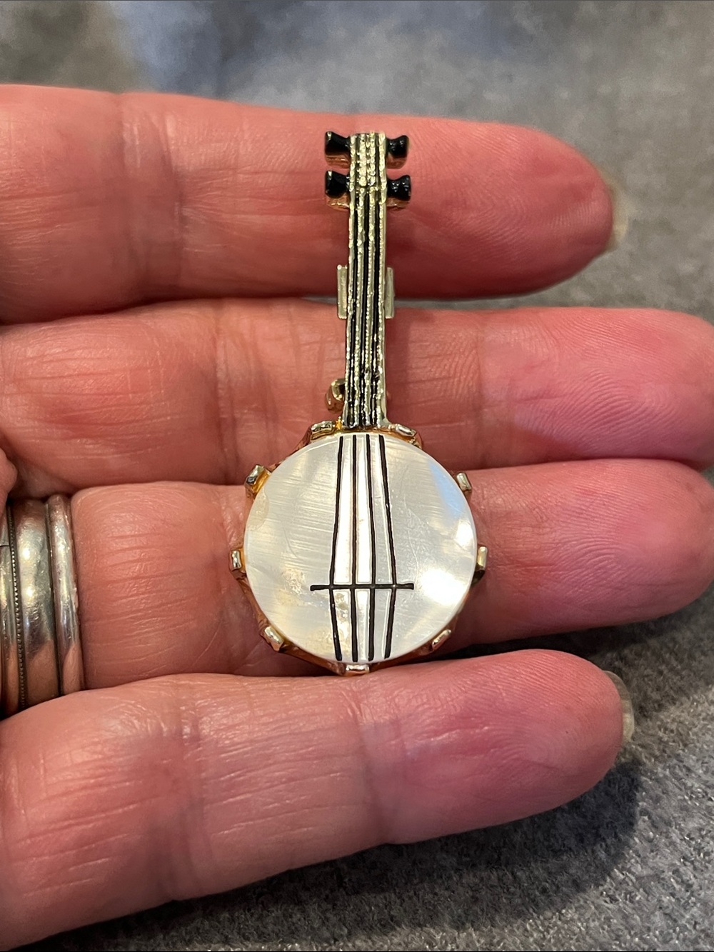 Goldtone MOP Banjo Brooch - Picture 7 of 7